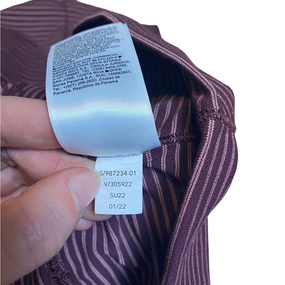 Athleta Salutation Stash Pocket II Textured 7/8 Tight Leggings - Picture 6 of 8